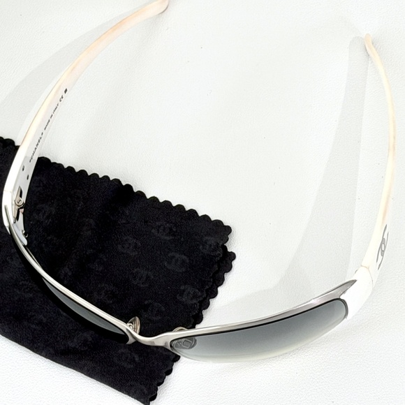Authentic Chanel 4116 sunglasses - Picture 15 of 16